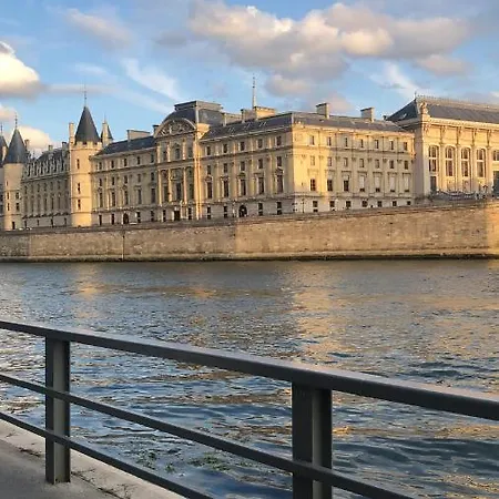 Au Coeur Des Arts Et Metiers Hotel Parigi